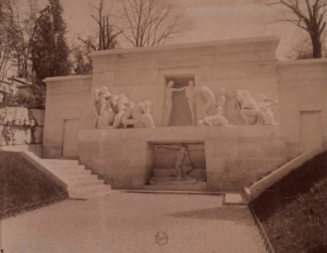 Monument aux morts, Père Lachise, par Eugène Atget